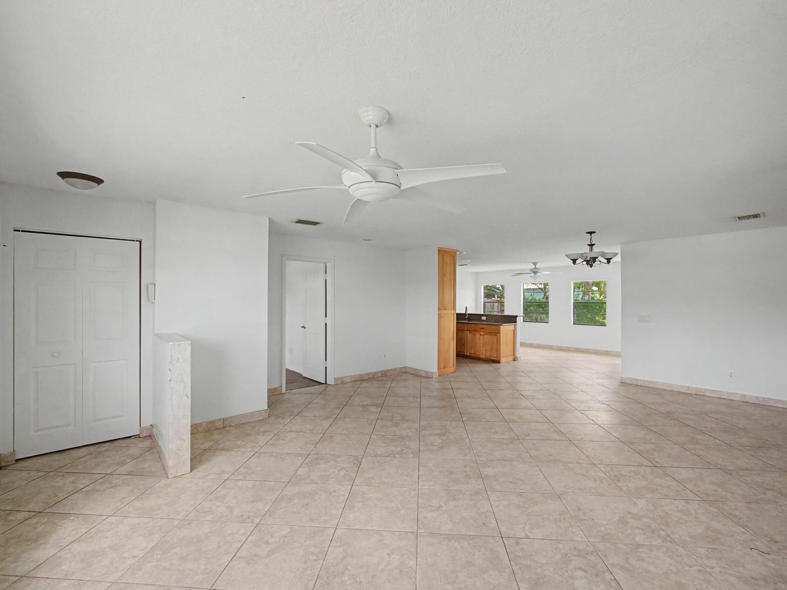 1149 SW Hogan Street — photo 2