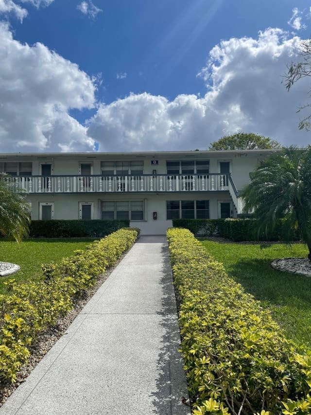 376 Windsor Q, sold in Windsor Condos, West Palm Beach, FL