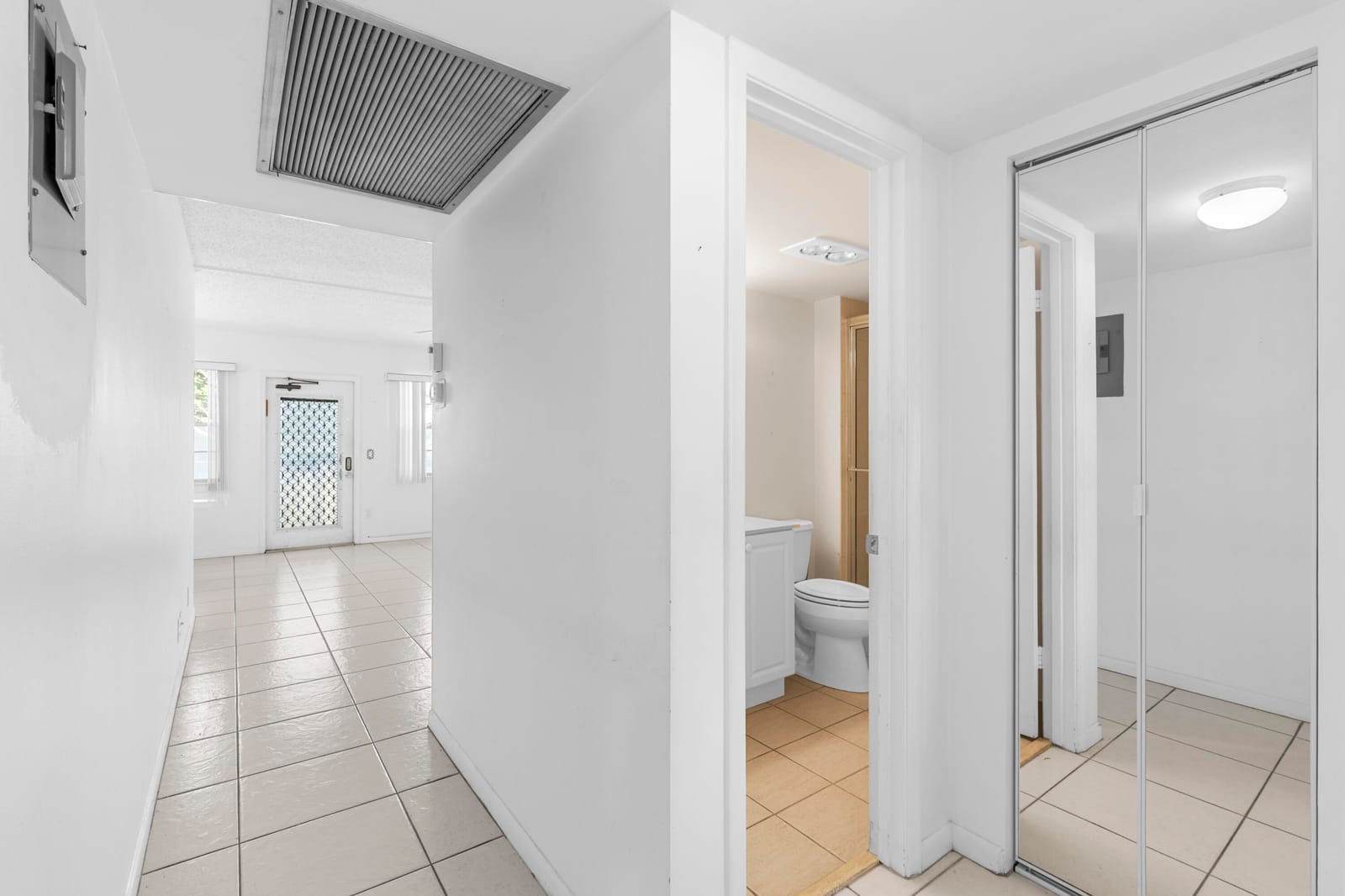 3043 Berkshire C — photo 10