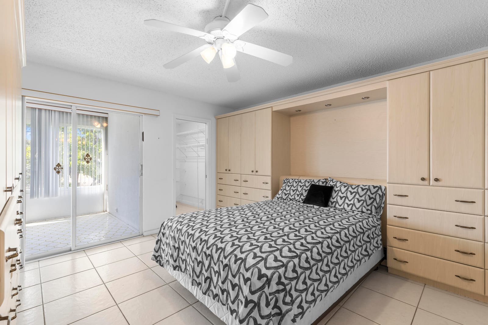 3043 Berkshire C — photo 11