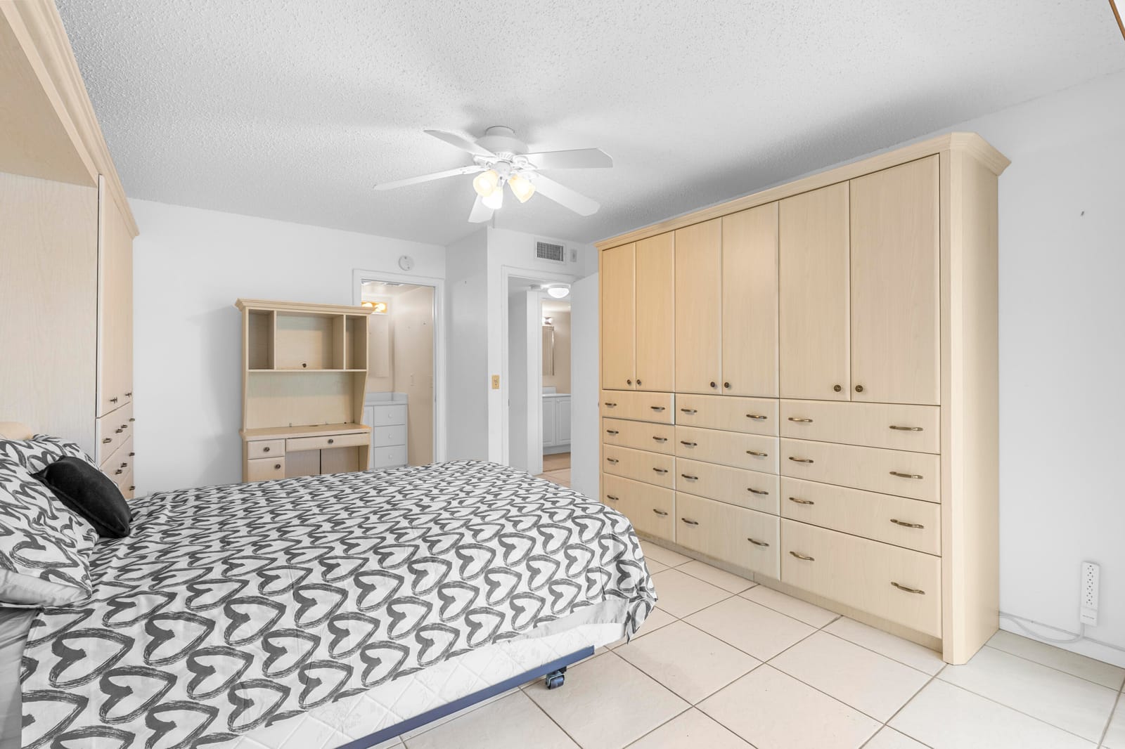 3043 Berkshire C — photo 12