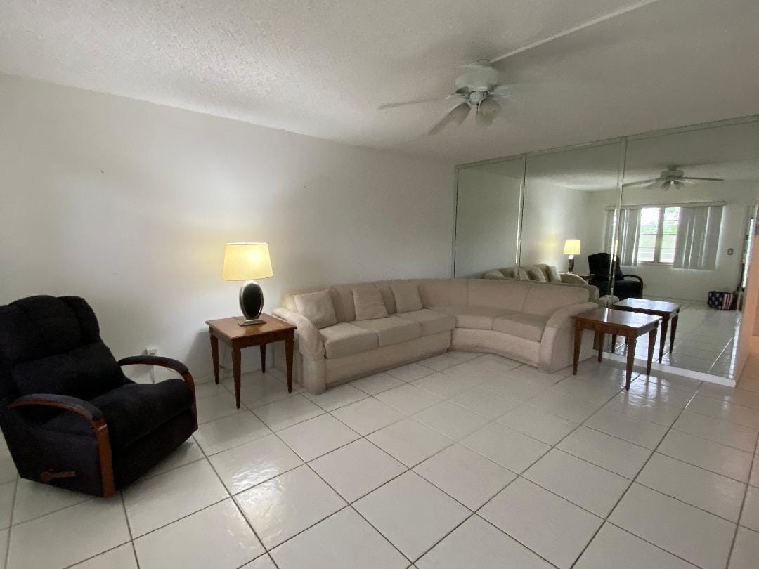 3043 Berkshire C — photo 4
