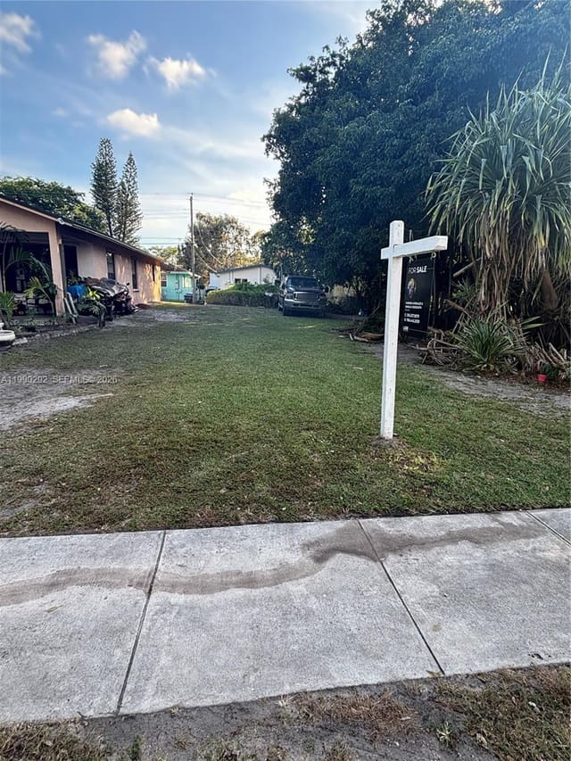 000 Douglas Street, sold in Liberia, Hollywood, FL