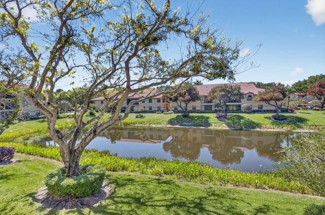 5155 Europa Drive M, Platina, Boynton Beach, FL