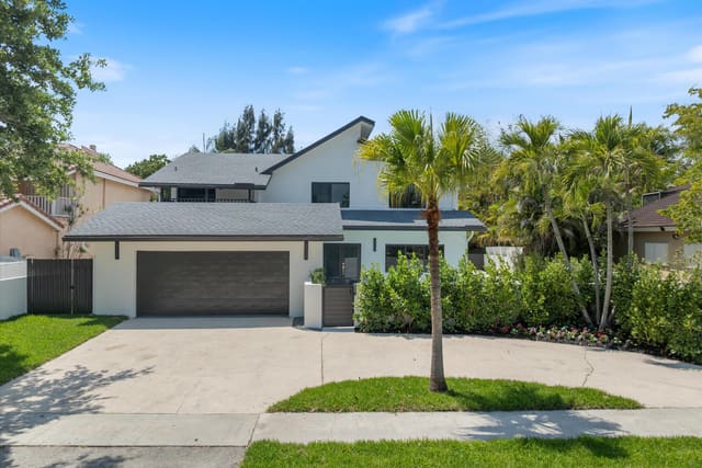 911 Mockingbird Lane, sold in Cobblers Village, Plantation, FL