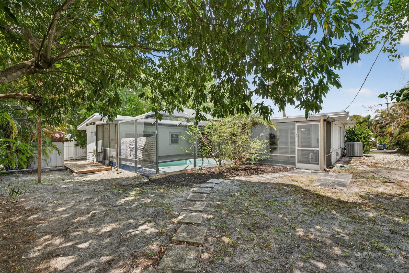 1040 SE 5th Street SE, Stuart, FL 34996 photo 17