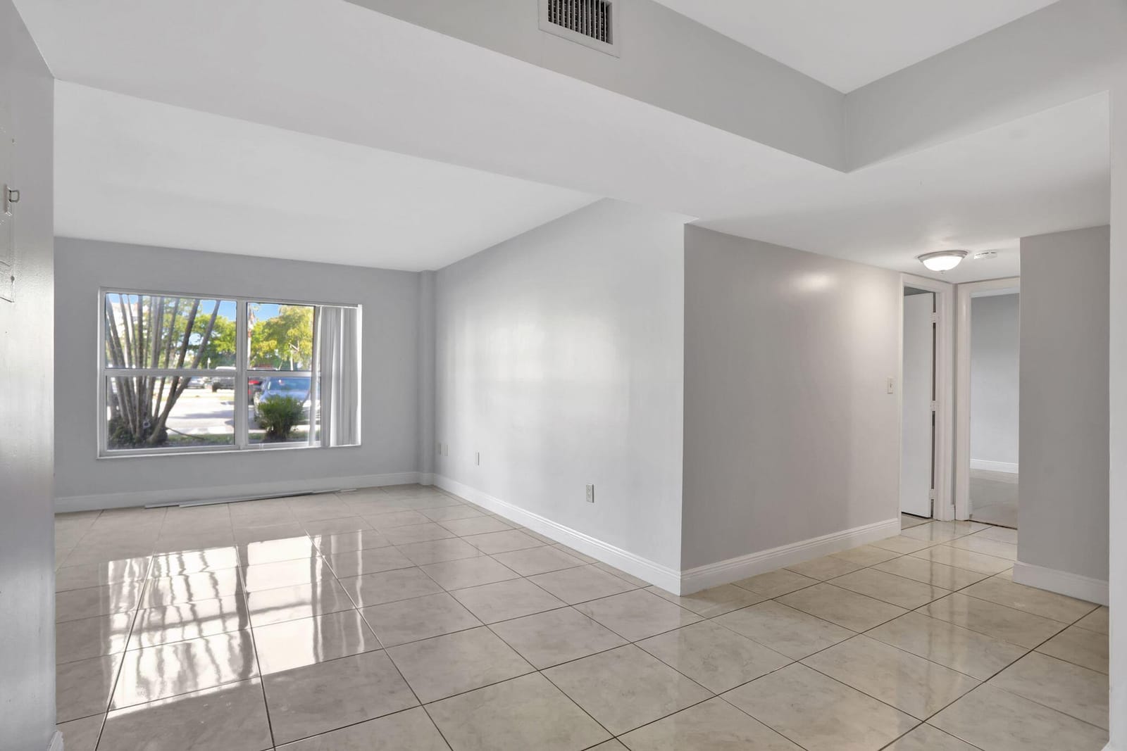 4156 Inverrary Drive 111 — photo 2
