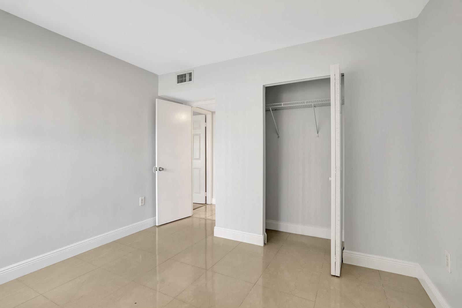4156 Inverrary Drive 111 — photo 7