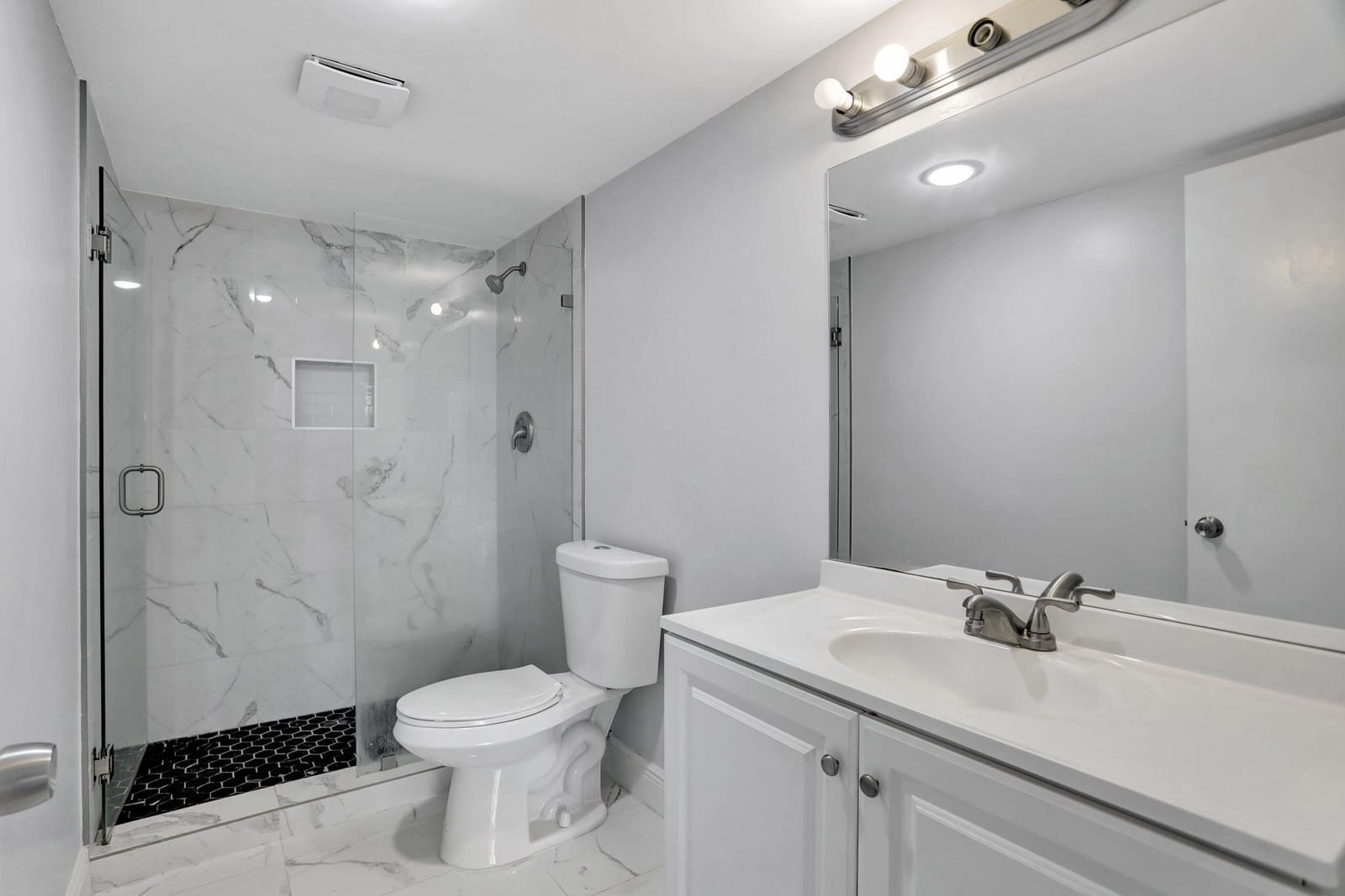 4156 Inverrary Drive 111 — photo 8