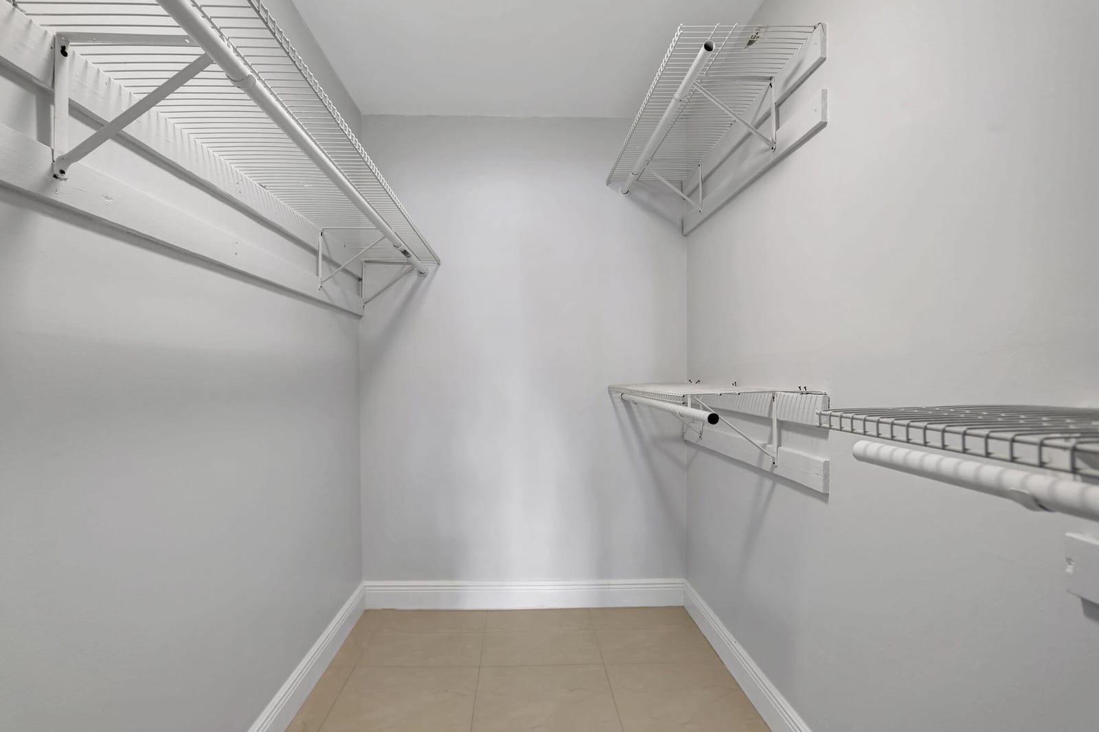 4156 Inverrary Drive 111 — photo 9
