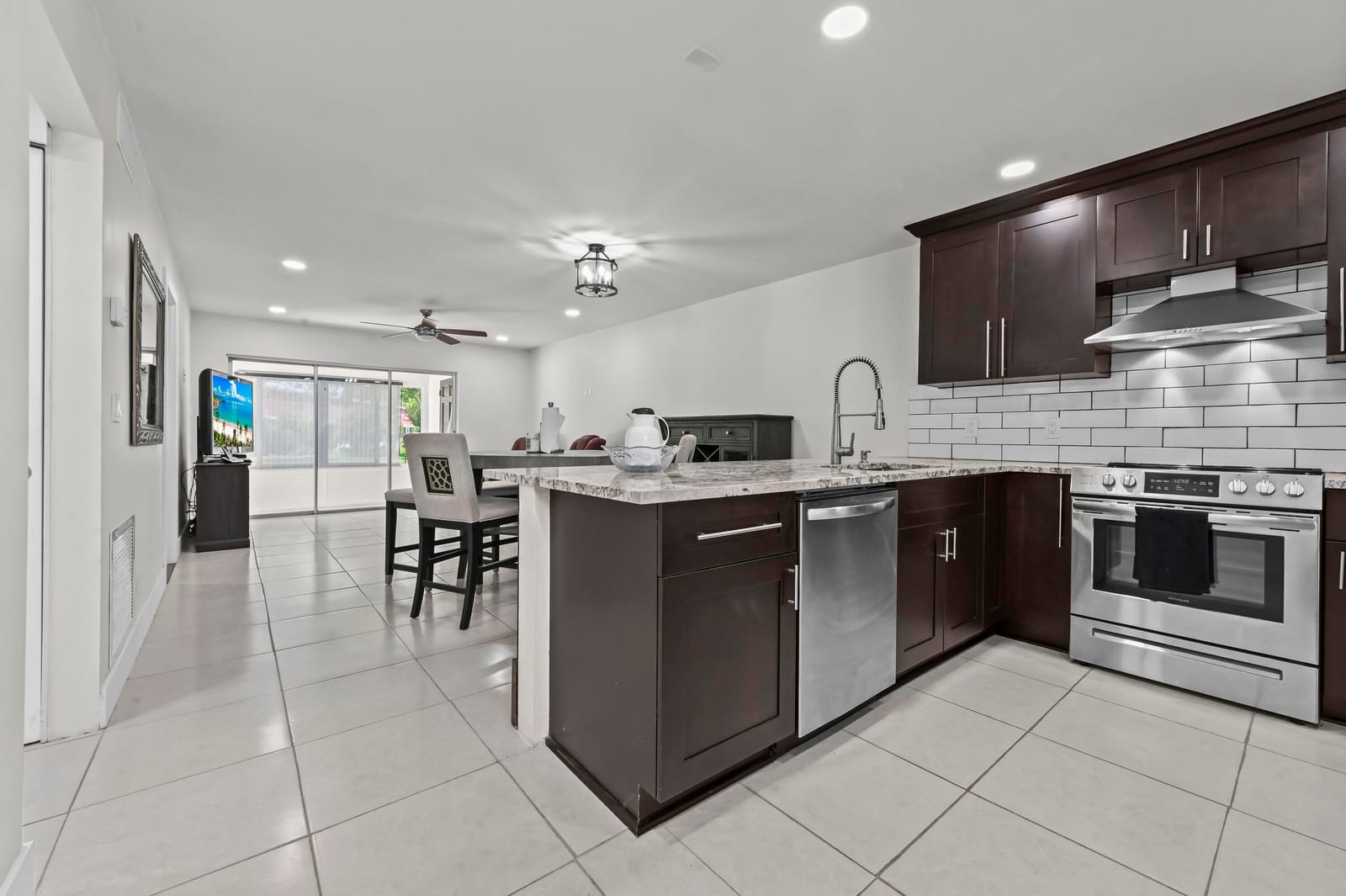 647 Marlboro Oval, Greenacres, FL 33467 photo 4