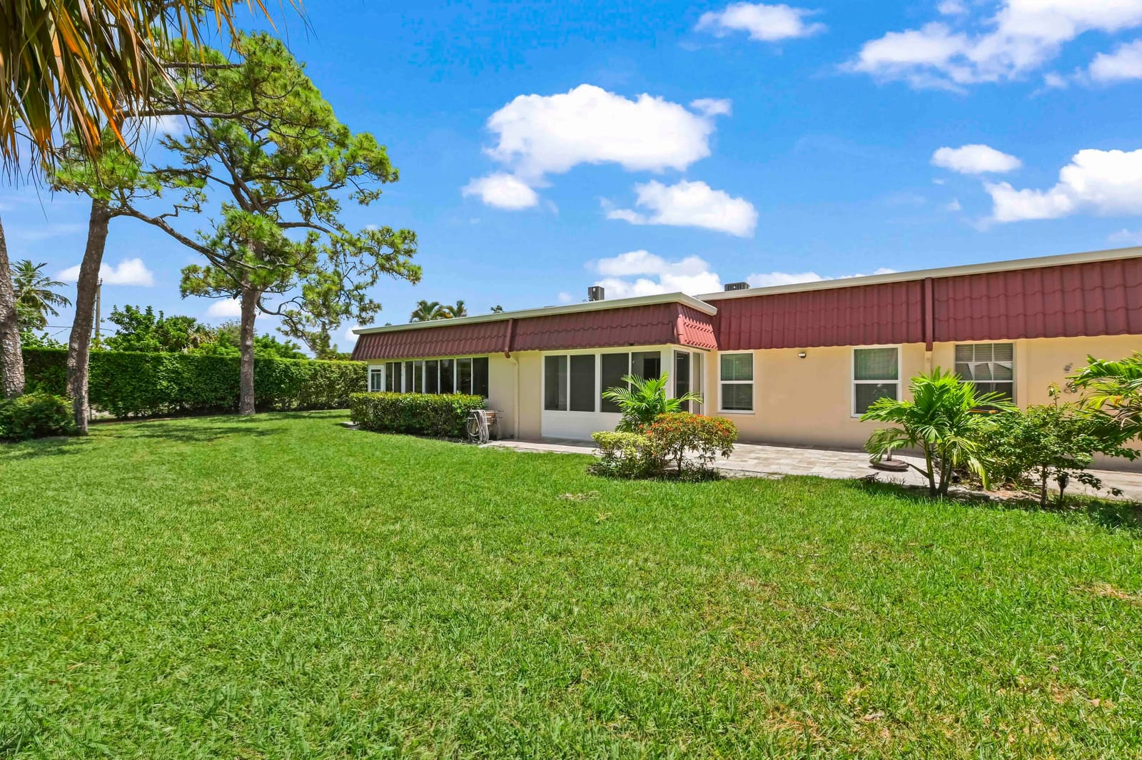 647 Marlboro Oval, Greenacres, FL 33467 photo 9
