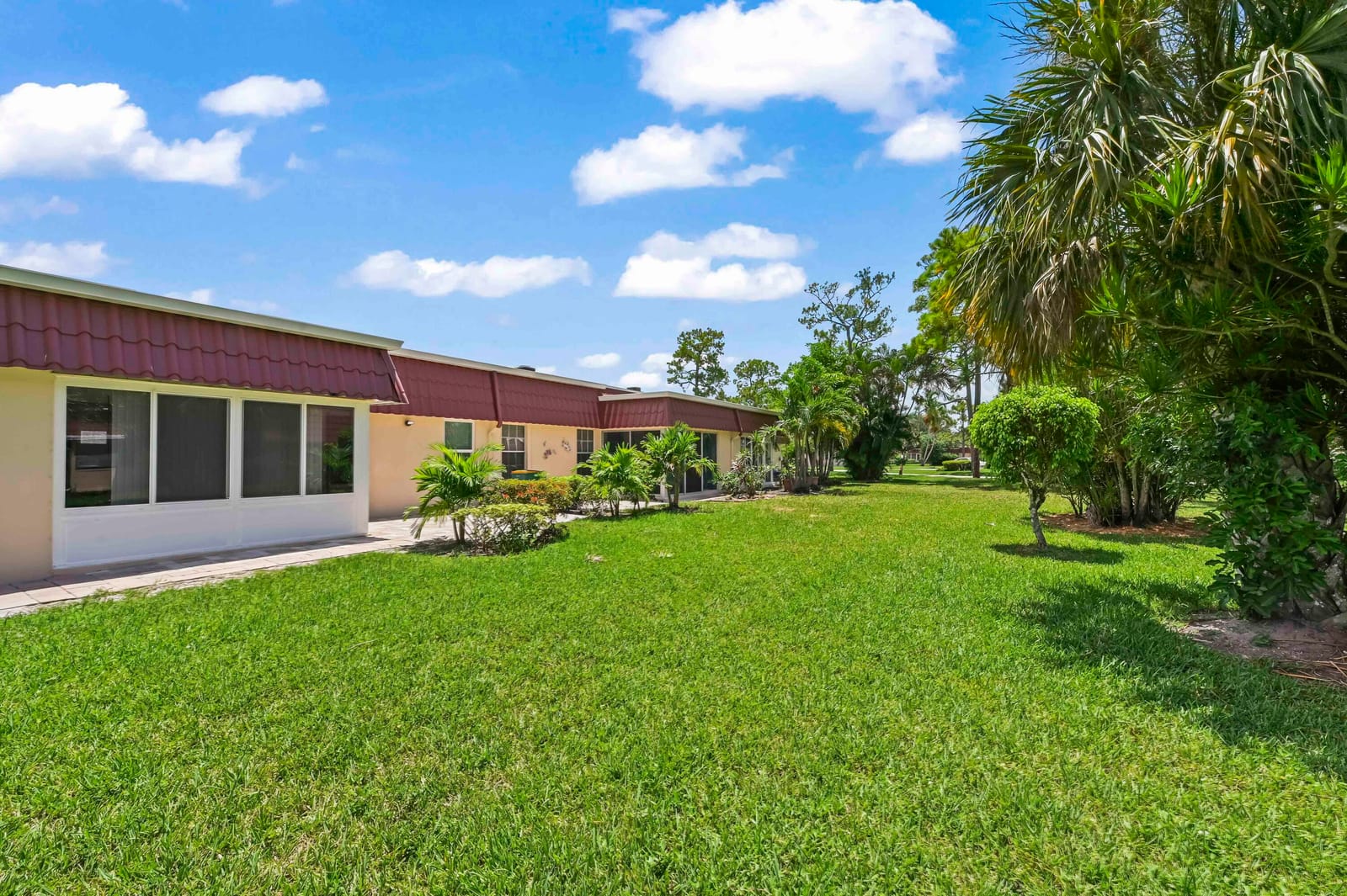 647 Marlboro Oval, Greenacres, FL 33467 photo 10