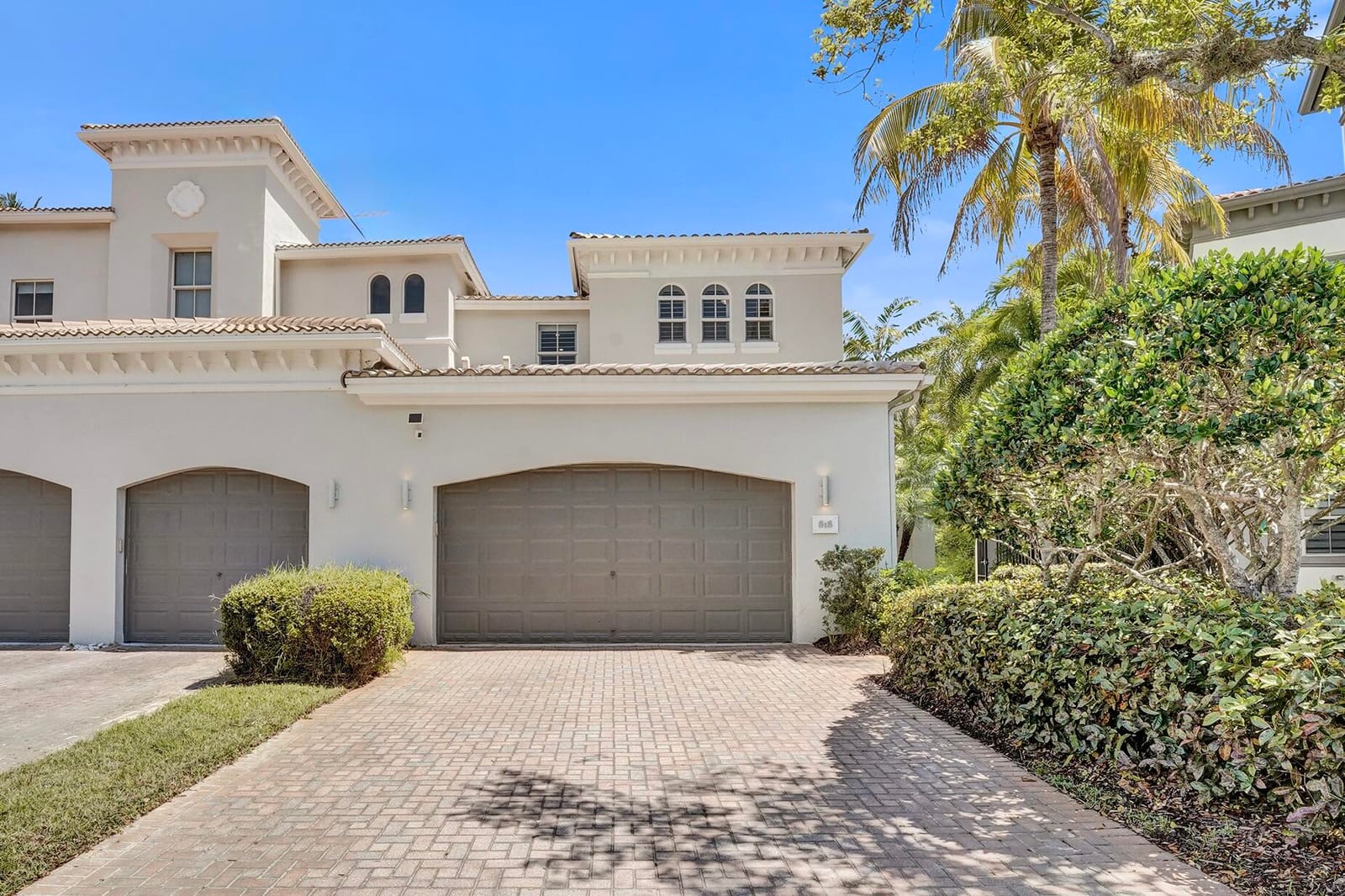 818 Spinnaker Drive E, Hollywood, FL 33019