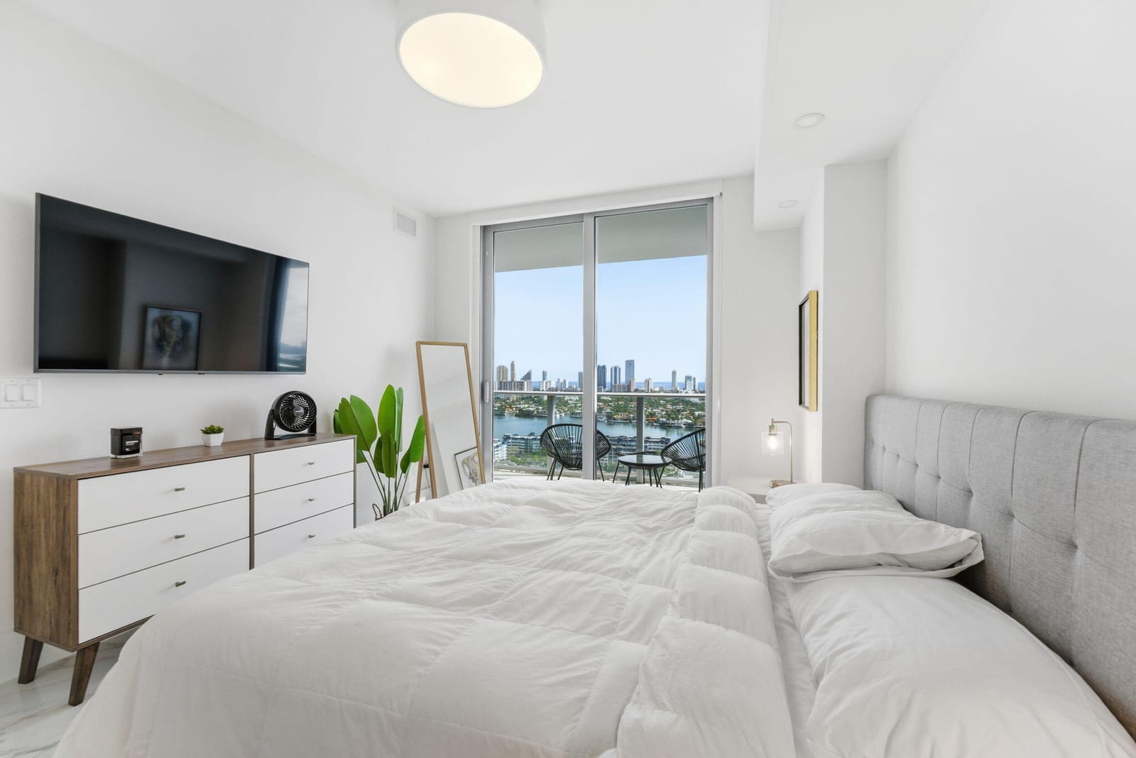 16385 Biscayne Boulevard 2516, North Miami Beach, FL 33160 photo 4