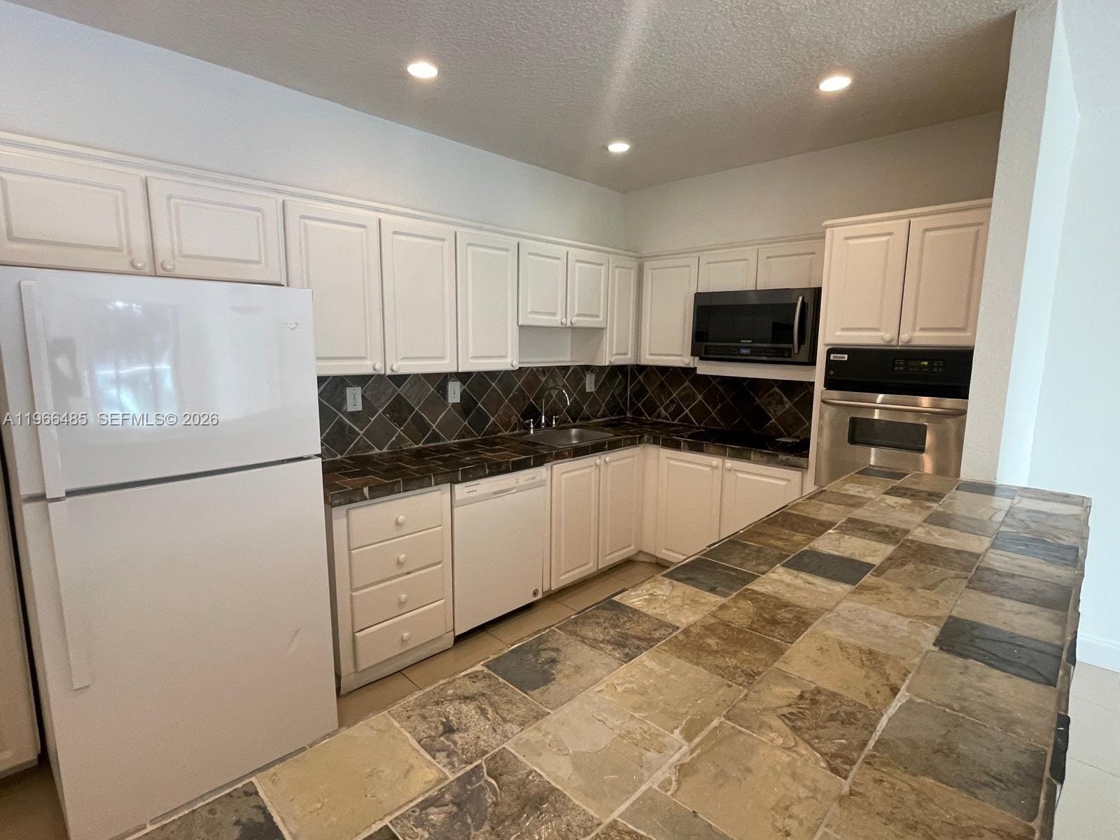 19390 Collins Avenue 123 — photo 8