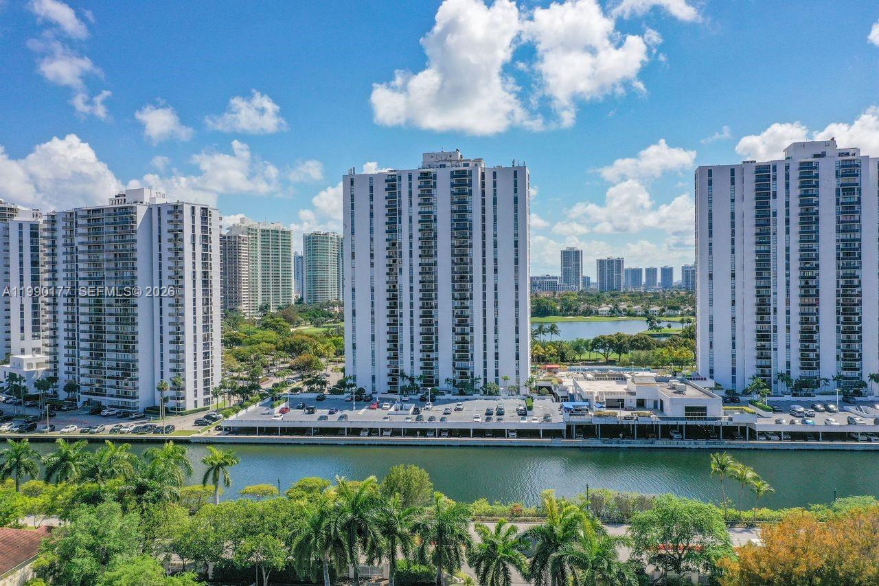 3675 N Country Club Drive 401, Aventura, FL 33180, Aventura