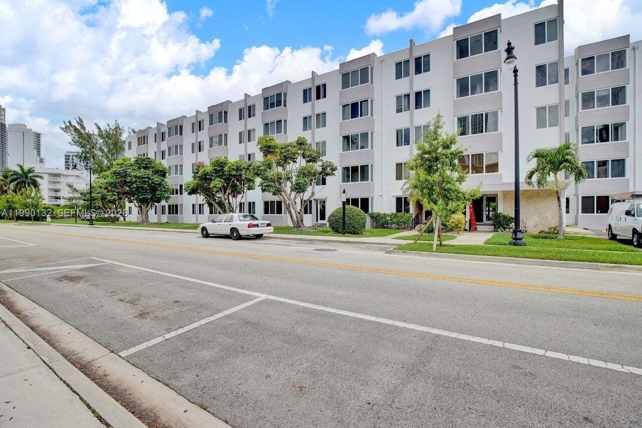 250 180th Drive 456, Sunny Isles Beach, FL 33160 photo 16