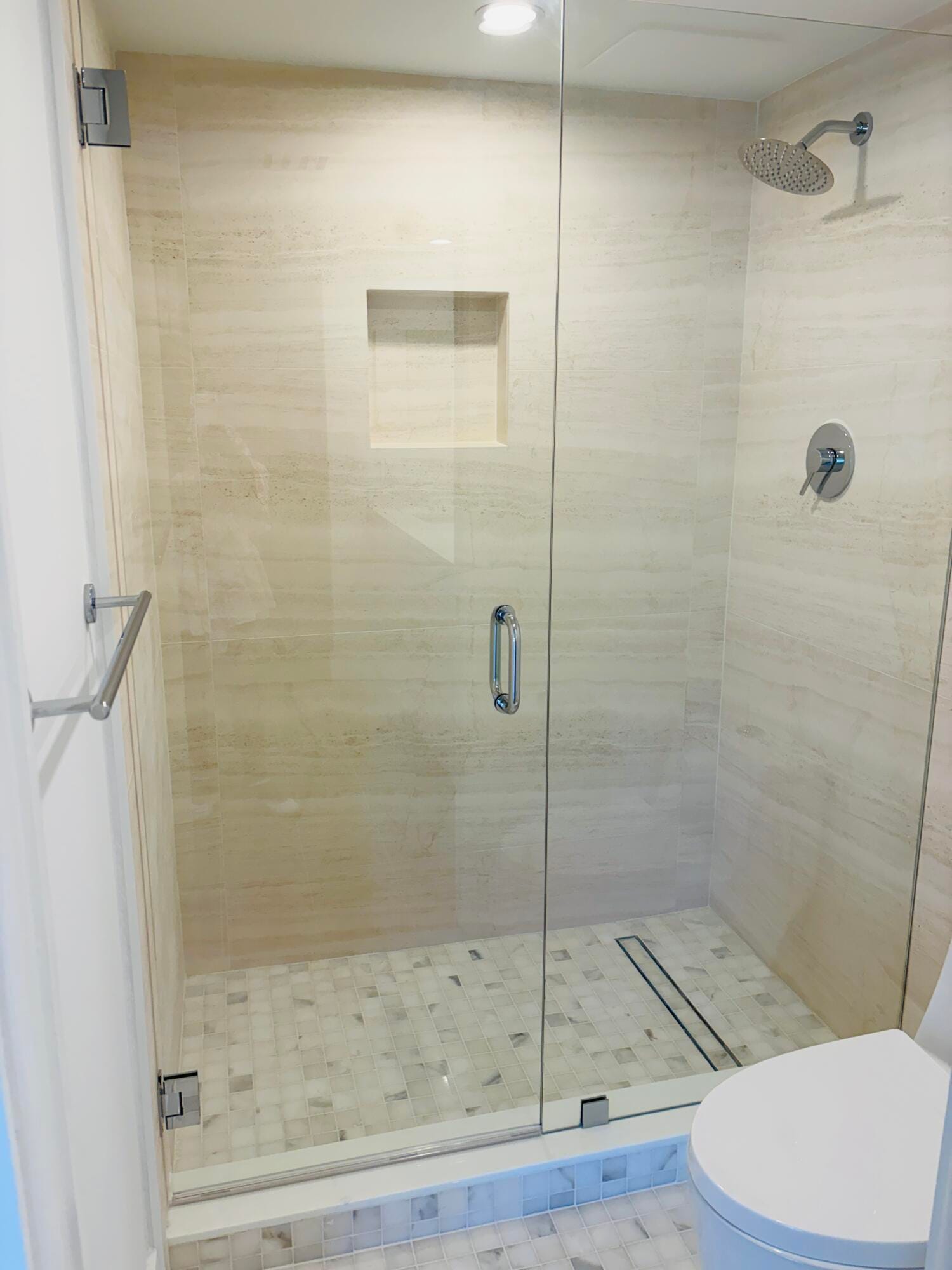 2404 Bridgewood Drive — photo 9