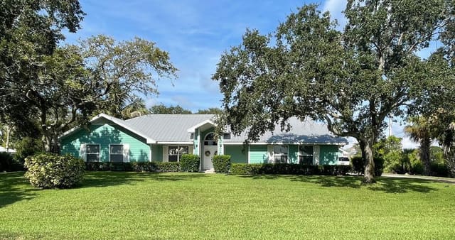 717 W Fischer Circle, sold in South Moon Under Sub, Sebastian, FL