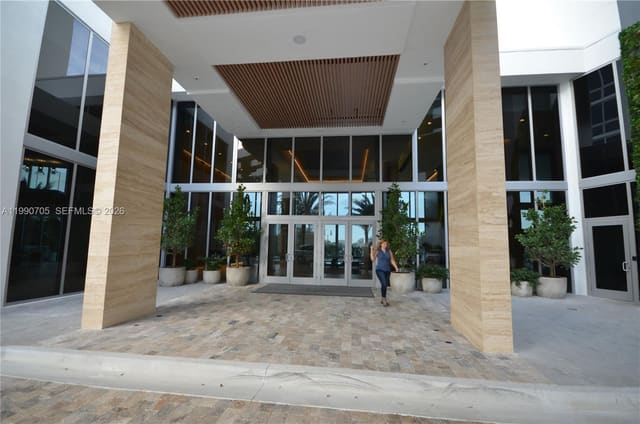 16385 Biscayne Boulevard 518, North Miami Beach, FL 33160