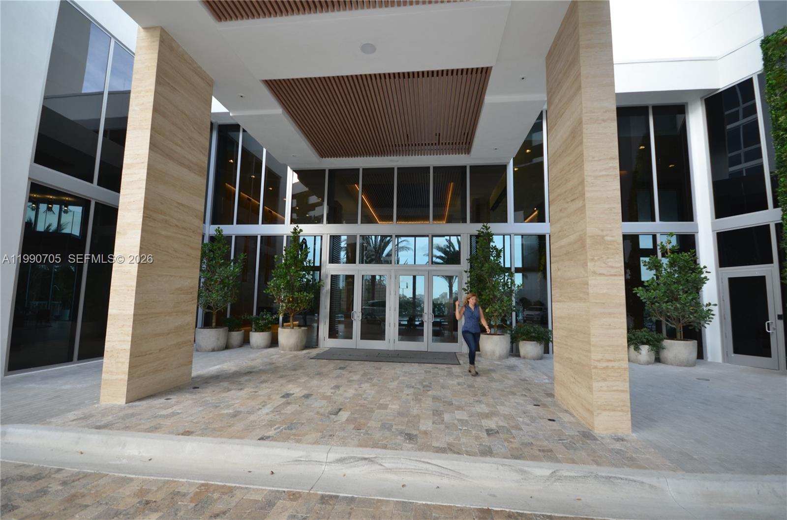 16385 Biscayne Boulevard 518, North Miami Beach, FL 33160, North Miami Beach