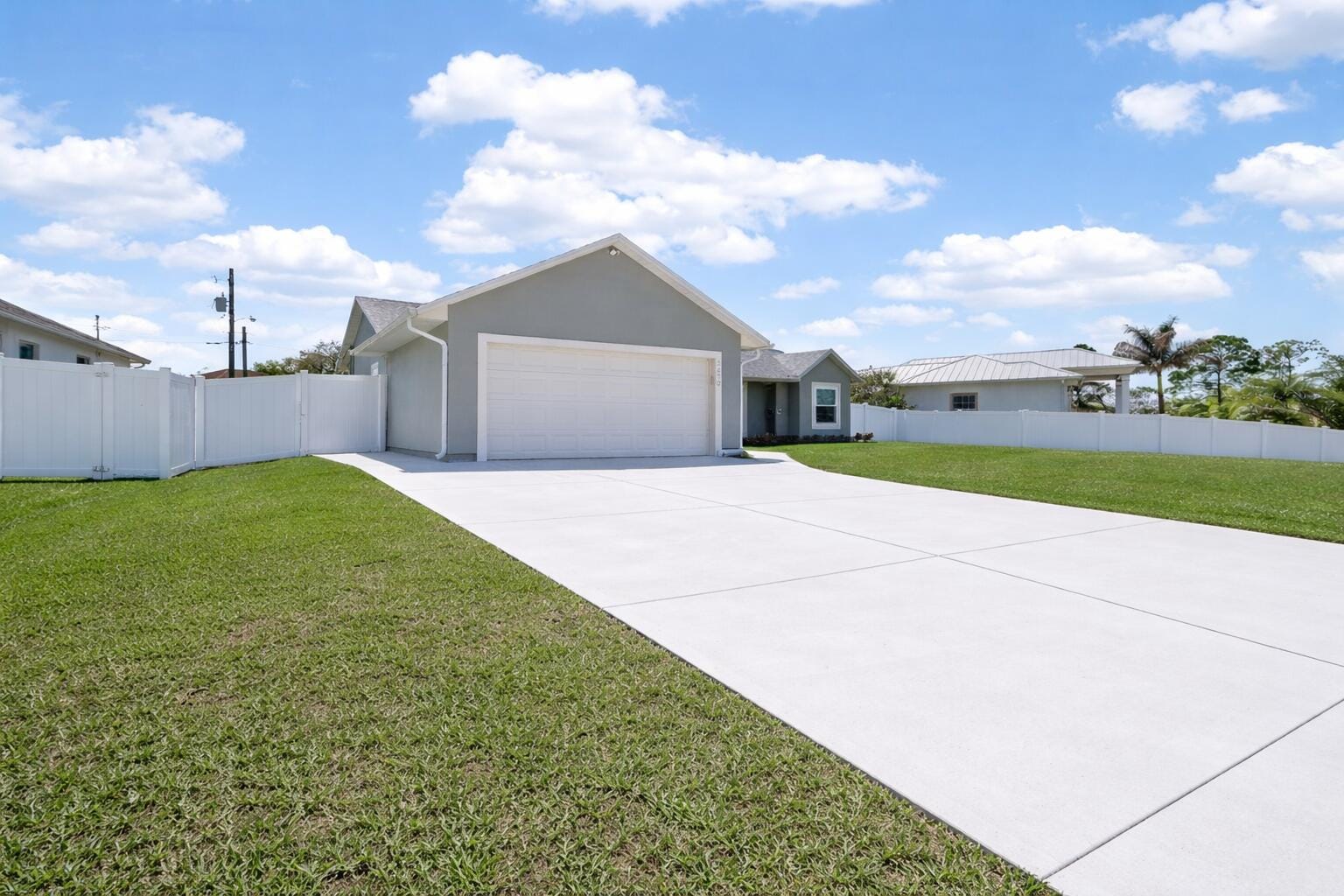2672 SW Import Drive — photo 2