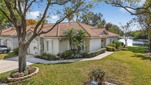 1012 SW 42nd Avenue, sold in Olympia & York Residentia, Deerfield Beach, FL
