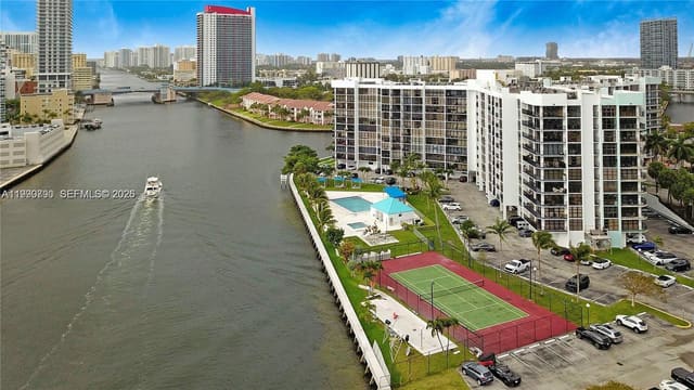 200 Leslie Drive 425, 200 Leslie, Hallandale Beach, FL