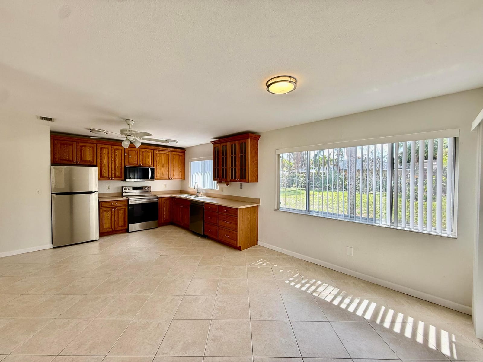 345 SW Tulip Boulevard — photo 11
