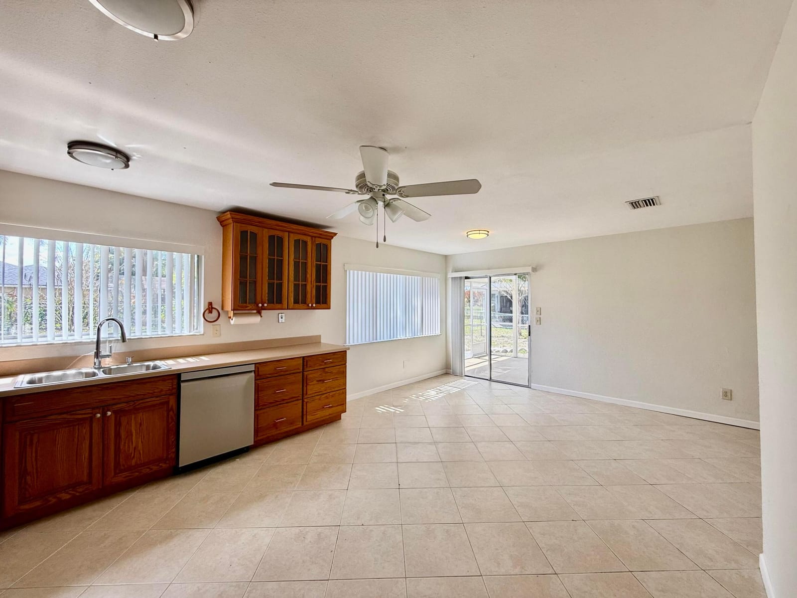 345 SW Tulip Boulevard — photo 12