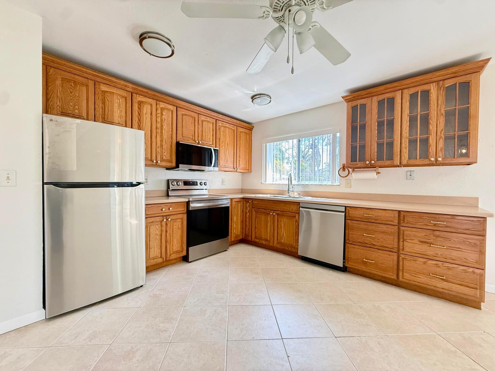 345 SW Tulip Boulevard — photo 7