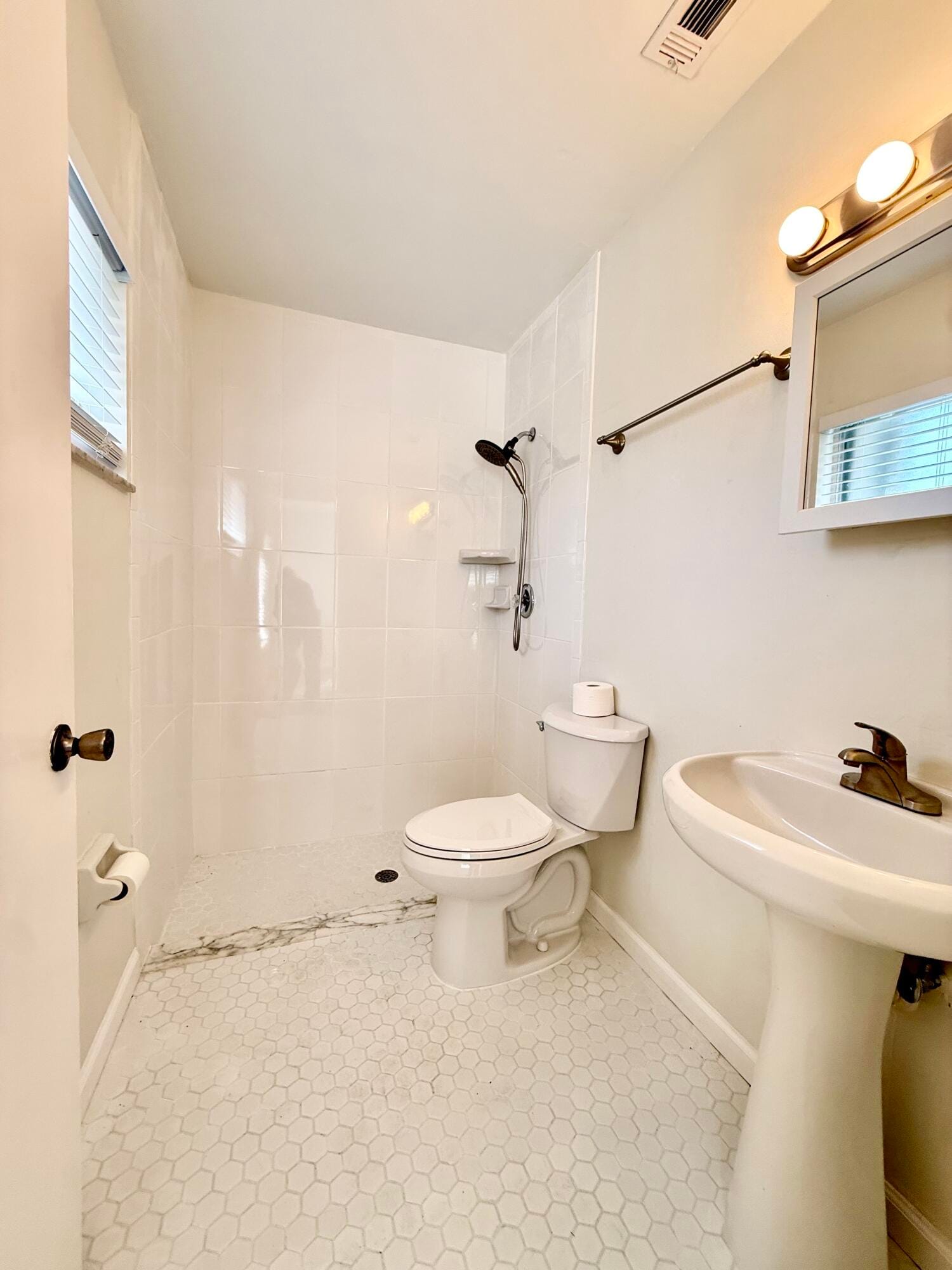 345 SW Tulip Boulevard — photo 9