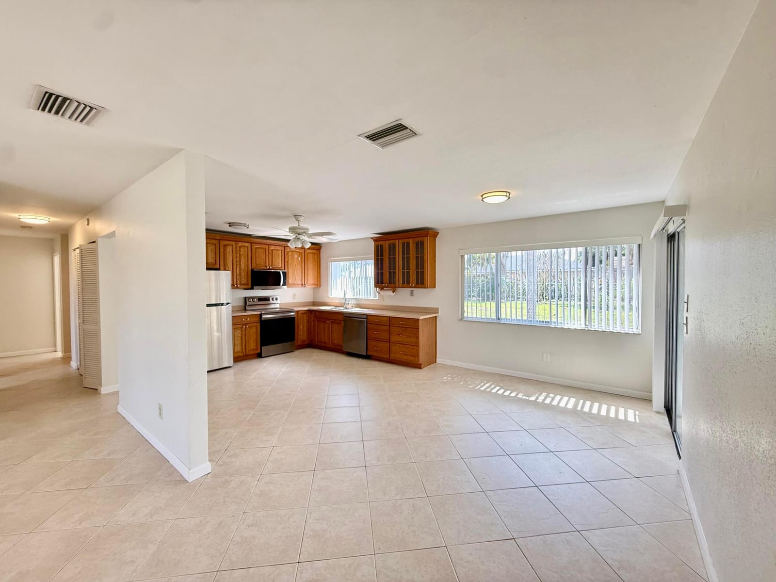 345 SW Tulip Boulevard — photo 10