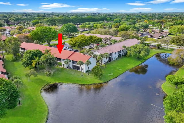 3 Vía De Casas Sur 102, Dos Lagos, Boynton Beach, FL