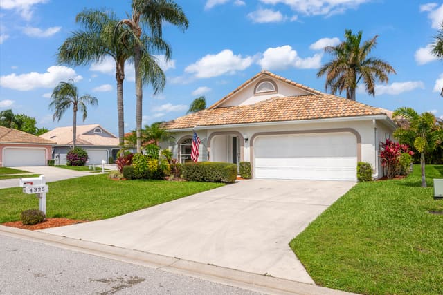 4325 SE Scotland Cay Way, sold in Emerald Lakes, Stuart, FL
