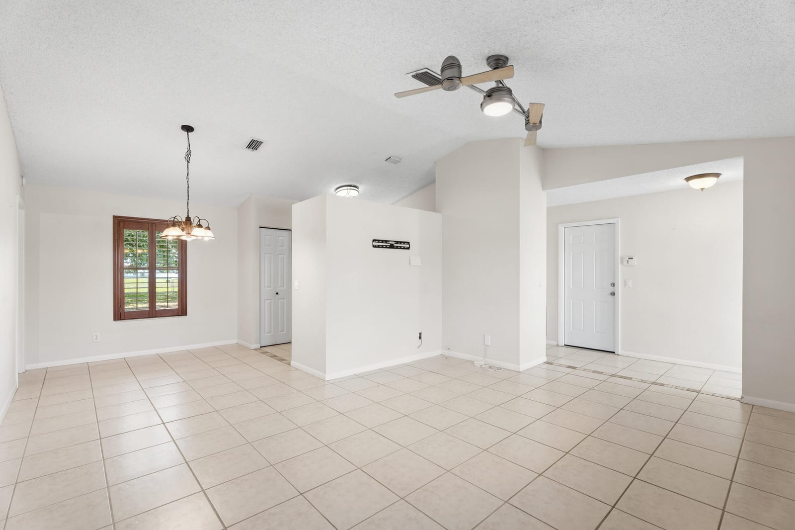 166 SW Andover Court — photo 7