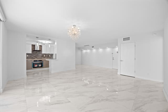 137 Golden Isles Drive 914, Hallandale Beach, FL 33009