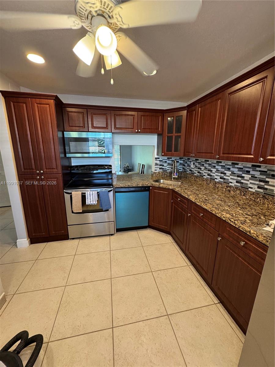 6095 N Sabal Palm Boulevard 104, Tamarac, FL 33319, Tamarac