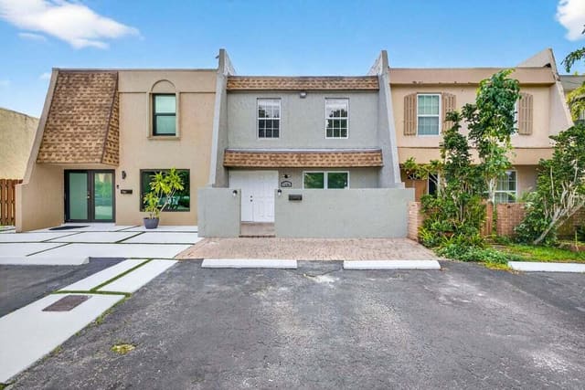 7506 NW 75th Street, sold in Greenbrier Development, Tamarac, FL
