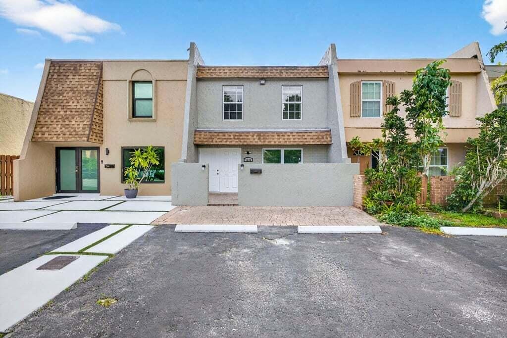 3 bedroom home for sale at 7506 75th, Tamarac, FL 33321 — $375,000
