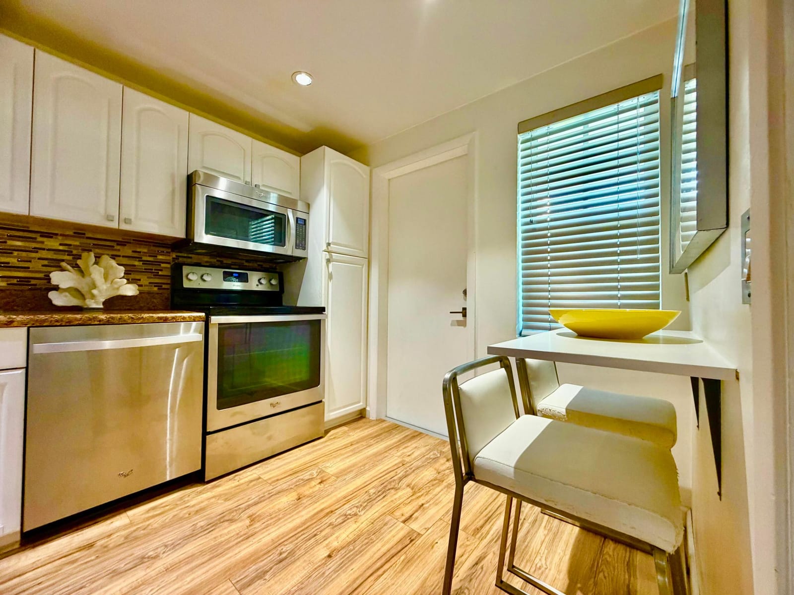 3100 N Palm Aire Drive 706 — photo 2