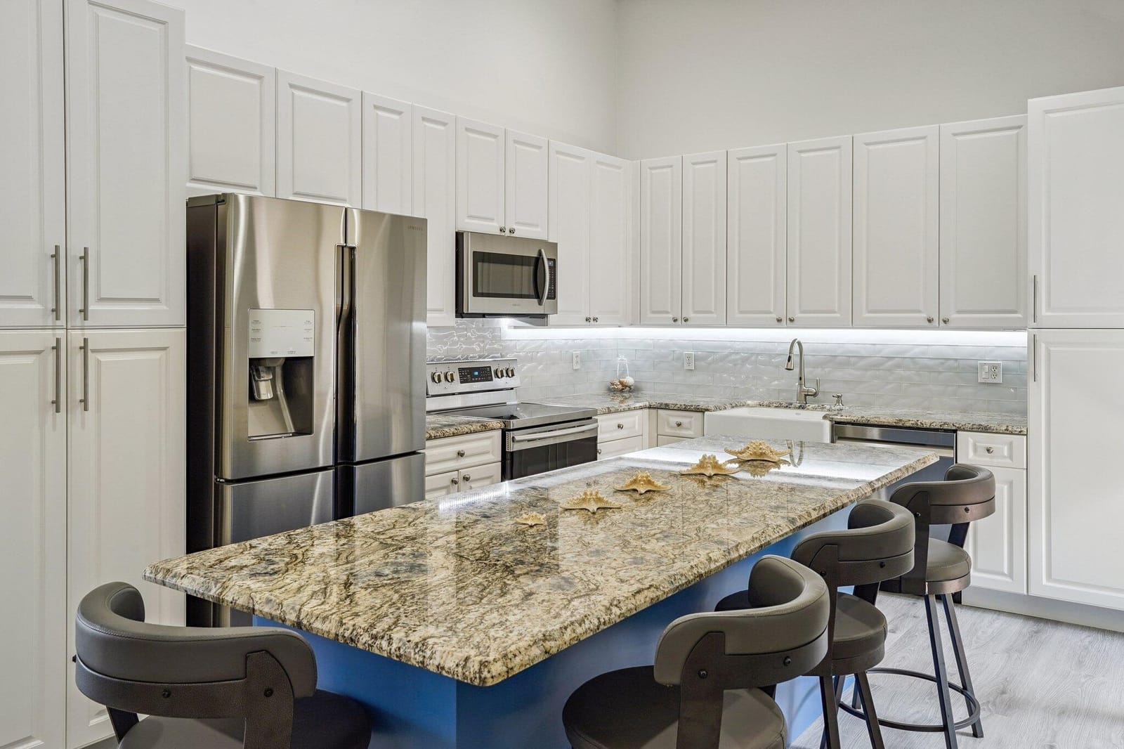 8601 Mangrove, West Palm Beach, FL 33411 photo 4