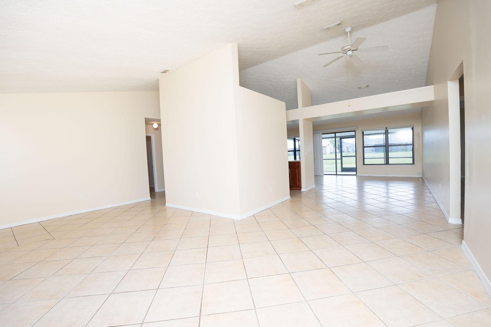 2456 SE Trail Avenue — photo 3