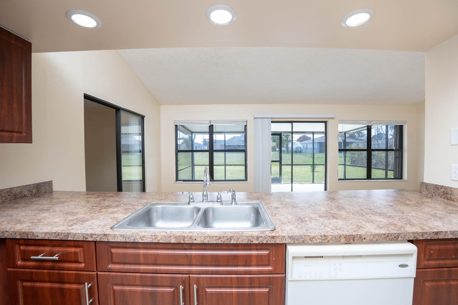 2456 SE Trail Avenue — photo 6