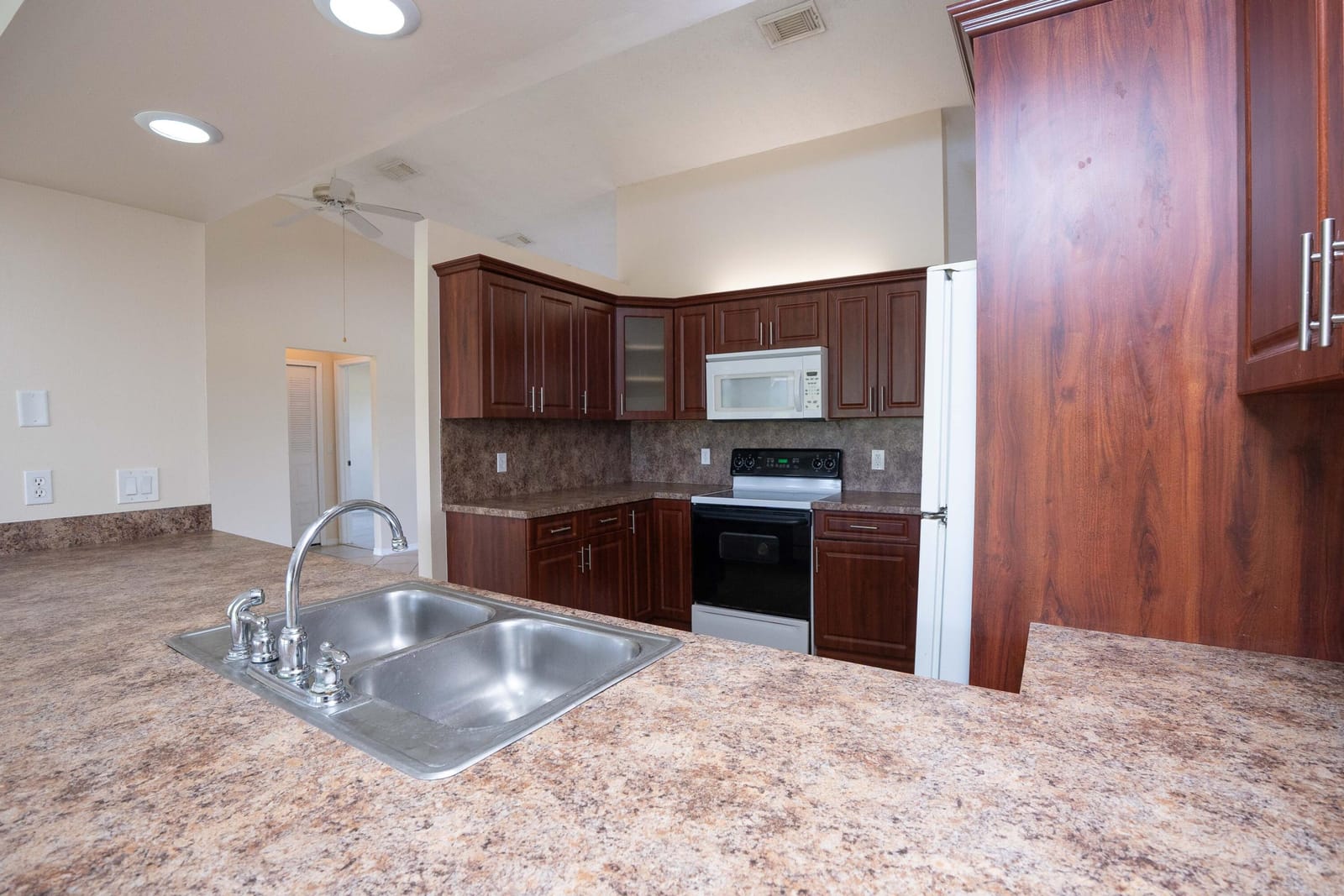 2456 SE Trail Avenue — photo 10