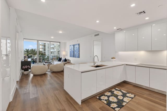 220 Lake Shore Drive 715, Lake Park, FL 33403