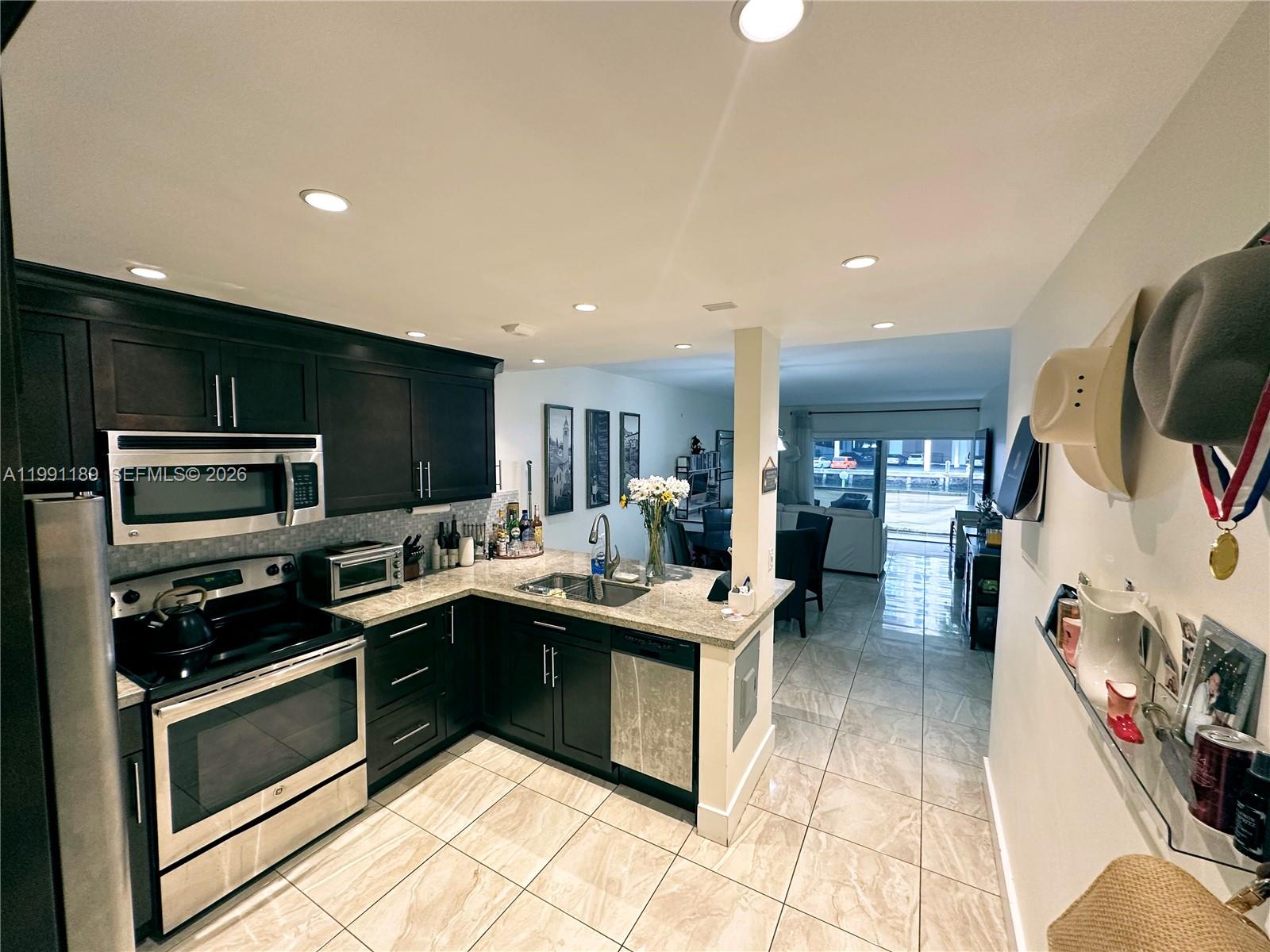 450 Paradise Isle Boulevard 102, Hallandale Beach, FL 33009, Hallandale Beach