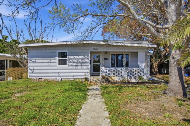 1306 17th Place, sold in Highland Park, Miami, FL
