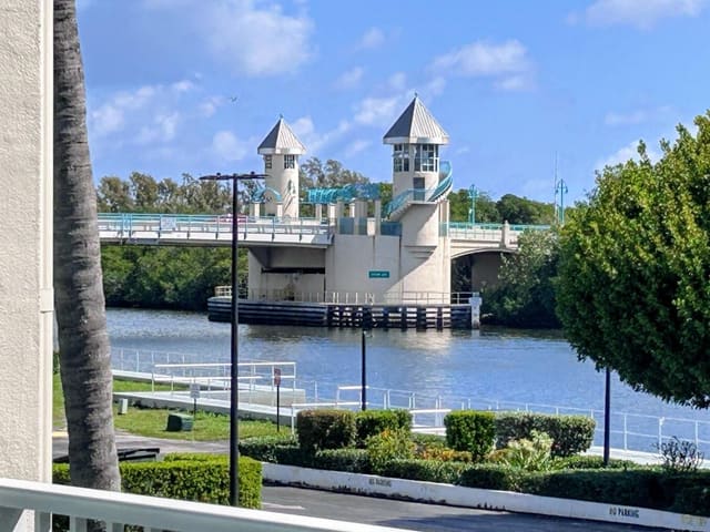230 Horizons E 205, sold in Sterling Village, Boynton Beach, FL